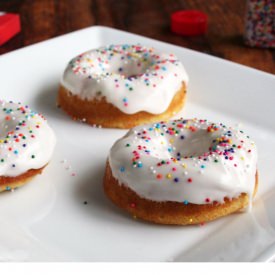 Fluffy Yellow Birthday Cake Donuts - Recipe photo by mondaymorningdonut