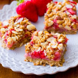 Strawberry Oat Squares - Recipe photo by sallysbakingaddiction