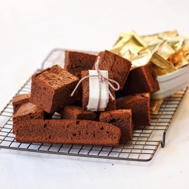 Exploding Candy Chocolate Brownie - Recipe photo by flickyourfood