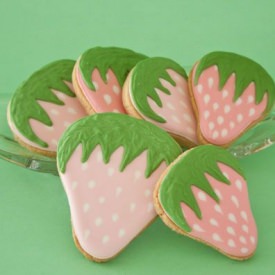 Strawberry Shaped Cookies - Recipe photo by CakeJournal