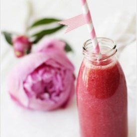Simple Pink Smoothie - Recipe photo by little.empty.room