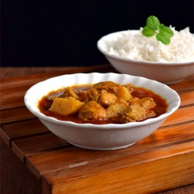 Chicken Potato Curry - Recipe photo by Indian Khana