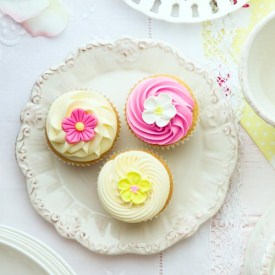 Decorating Cupcakes - Recipe photo by sweetliving2