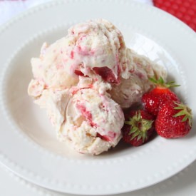Strawberry Shortcake Ice Cream - Recipe photo by itsybitsyfoodies