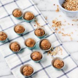 Organic No Bake Energy Balls - Recipe photo by papernstitch