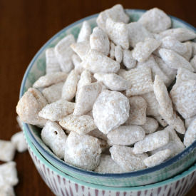 Cinnamon Roll Muddy Buddies - Recipe photo by crazyforcrust