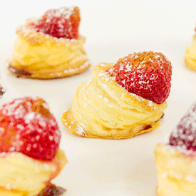 Strawberry Hats and Puff Pastry - Recipe photo by Sandra bakes a party