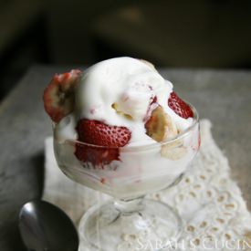 Skinny Strawberry Banana Sundaes - Recipe photo by cucinabella