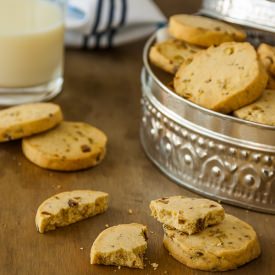 Pistachio & Cardamom Cookies - Recipe photo by delicieux