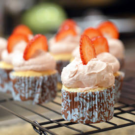 Angel Food Cupcakes w/ Strawberries - Recipe photo by wafoodie