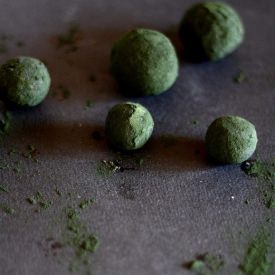 Spirulina and Hemp Truffles - Recipe photo by bluelij