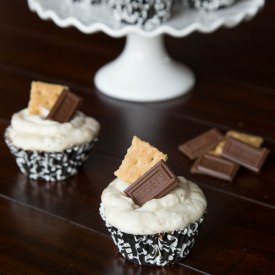 S'mores Cupcakes - Recipe photo by dinnersdishesanddesserts