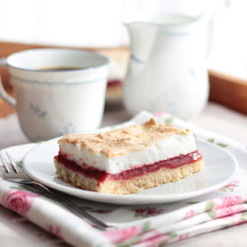 Raspberry Meringue Cake - Recipe photo by maraswunderland