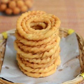 Kai Murukku - Recipe photo by Raks Kitchen