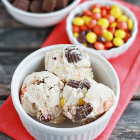 Loaded Reese's Ice Cream - Recipe photo by noyomoco