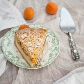 Crumb Apricot Cheesecake - Recipe photo by vikalinka