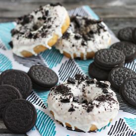 Easy Cookies & Cream Doughnuts - Recipe photo by noyomoco