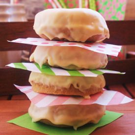 Maple Cinnamon Donuts - Recipe photo by desirvientadas