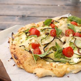 Zucchini and Hummus Pizza with Feta - Recipe photo by All that glisters