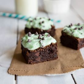 Mint Chocolate Chip Brownies - Recipe photo by dinnersdishesanddesserts