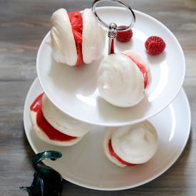 Raspberry Sorbet and Meringues - Recipe photo by LaCapocuoca