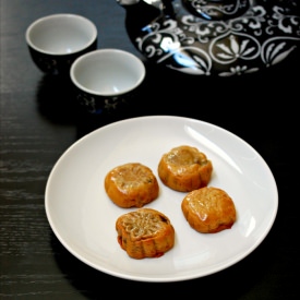 Chinese Red Bean Moon Cakes - Recipe photo by evabakes