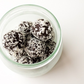Nut-Date Balls - Recipe photo by vajkri