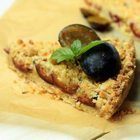 Plum Crumble Bars with Marzipan - Recipe photo by D.M