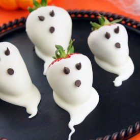 Strawberry Ghosts - Recipe photo by MissCandiQuik