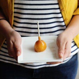 Mini Caramel Apples - Recipe photo by athomeinlove
