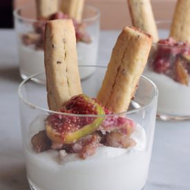 Ricotta Mousse with Caramelized Fig - Recipe photo by La cucina spontanea