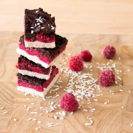 Raspberry Coconut Chocolate Bars - Recipe photo by vajkri