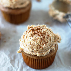 Oatmeal Cream Pie Cupcakes - Recipe photo by Beyondfrosting