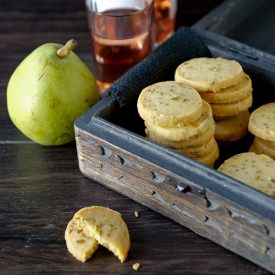 Cheddar & Fennel Seed Crackers - Recipe photo by lemonsandanchovies