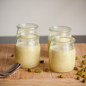 Creamy Pistachio Yogurt - Recipe photo by bemiam