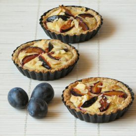 Plum and Cheese Tartelettes - Recipe photo by liana_v