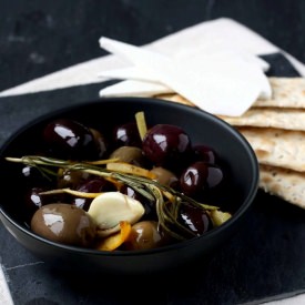 Warm Olives - Recipe photo by mangotomato