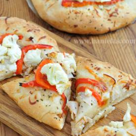 Caramelized Onion Pizza Crust - Recipe photo by Hanielas
