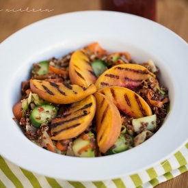 Red Quinoa & Grilled Peach Salad - Recipe photo by Corinanielsen