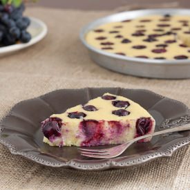 Semolina Cake with Concord Grapes - Recipe photo by TheBlackFig