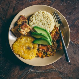 Rica Bowl with Patacones - Recipe photo by veganmiam