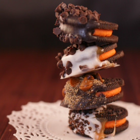 Double Dipped Caramel Oreos - Recipe photo by momsreview4you