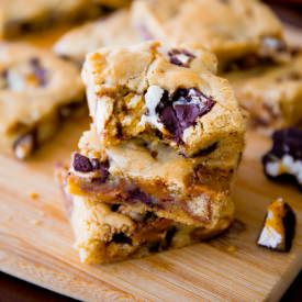Candy Bar Blondies - Recipe photo by sallysbakingaddiction