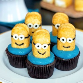 Minion Cupcakes - Recipe photo by ericasweettooth