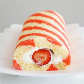 Candy Cane Roll Cake - Recipe photo by cakeletsanddoilies