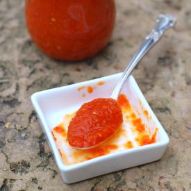 Habanero Sriracha - Recipe photo by onetomato-twotomato