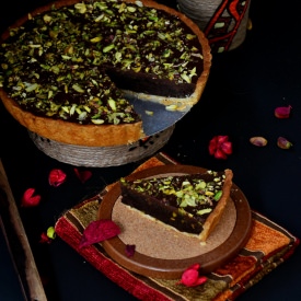 Pistachio Brownie Tart - Recipe photo by cubesnjuliennes