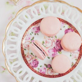 Blackcurrant macarons - Recipe photo by katherine_mor