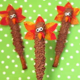 Chocolate Turkey Pretzel Pops - Recipe photo by Hungry Happenings