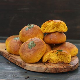 Spiced Pumpkin Dinner Rolls - Recipe photo by foodfashionparty
